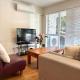 Stylish Modern Flat with Parking Near Station Wellington - Photo 2
