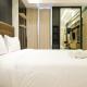 Warm Studio with Access to Mall at Anderson Supermall Mansion Apartment By Travelio Surabaya - Foto 4