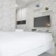 Warm and Elegant 1BR at Gold Coast Apartment By Travelio Yakarta - Foto 5