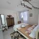 Vintage charm meets modern relaxation near Araneta, Manila - Foto 4