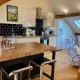 Windows over Stroud - 2BR Penthouse in Historic Building Gloucestershire - Foto 4