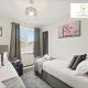 Aylesbury Central - 2 Bedroom Serviced Apt in Aylesbury By Sambridge Stays, Buckinghamshire (foto 5)