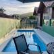 Chalés Costa Esmeralda Com Piscina , Bombinhas, ボンビーニャス - 写真 1