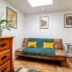 Self contained two room studio apartment, own entrance, private parking Brighton and Hove - Zdjęcie 1