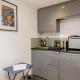 Self contained two room studio apartment, own entrance, private parking Brighton and Hove - Zdjęcie 7