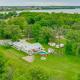 Lake Front Home with Pool and Stunning Views, Annandale (foto 3)