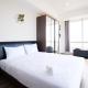 Minimalist with Beautiful View 2BR at Grand Sungkono Lagoon Apartment By Travelio Surabaja - Fotografie 3