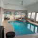 Indoor Pool with a Theater Room, Homestead Meadows South - Fotografie 9