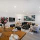 Generous 3-Bed Split-Level Apartment, Londýn - Fotografie 8