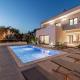 Luxury Villa Oriolus, heated pool, sauna, Split Srinjine - Foto 1