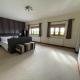 Spacious Home, 6 large bedrooms, full sky package, sleeps 14, Pattishall (foto 4)