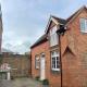 Charming & Cosy Town Centre Home with Parking, Guildford