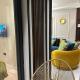 Stylish Appartement Lumineux et Luxueux Au Coeur De Maarif Quartier Palmier Près De Station Tramway & Bd Abdelmoumen Casablanca, Casablanca - Photo 9