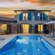 Villa Mila in Medulin with sea view and private pool only 300 meters from the beach, Medulin (Medolino)