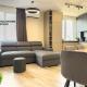2BR Business Suite with FREE GYM, by Holiwork Stays Plowdiw - Foto 7