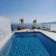 Cave Traditional House on the cliff with shared pool & Buffet Breakfast, Imerovigli