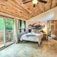 Whispering Woods Cabin - Creekside & Pet Friendly, Grafton (fotografie 4)