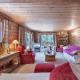 Chalet spacieux, skis aux pieds, cheminée, parking, WiFi - FR-1-565-114, Les Allues (fotografie 9)