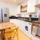 Modern Retreat - 2BD Apt with Lush Greenery at Sheffield, Sheffield (Foto 4)