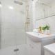 Air Conditioned Apartment in Warsaw with Parking, Desk and Balcony by Noclegi Renters, Varsavia - Foto 6