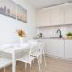 Air Conditioned Apartment in Warsaw with Parking, Desk and Balcony by Noclegi Renters, Varsavia - Foto 3