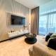Chic 1-Bedroom with Epic Burj Khalifa Views, Dubaï - Photo 3