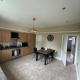 Spacious Private Room with TV in Shared House, Altofts (foto 3)