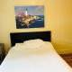 Nice bedroom in Lincoln with shared bathroom 2, Lincoln