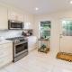 Tulsa Retreat with Backyard Oasis and Putting Green!, タルサ - 写真 3