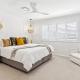 Hamptons House - Stylish Waterfront - Holiday Yamba, Yamba (fotografie 8)