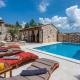 Rustic stone holiday house with pool, Marčana (foto 2)