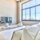 Upmarket East City Apartment w views, Кейптаун - Фото 10