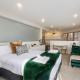 Luxury Freemans Bay Studio with Car Park, Окленд - Фото 4