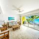 Cocos Bechfront Breeze, Simpson Bay