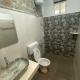 English Rustic Stone Cottage, イェーラギリ - 写真 9