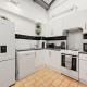Centrally Located Spacious Three Bedroom Apartment Short Term Rental & Flexible Renting Hackney With Free Wifi, Londýn - Fotografie 8