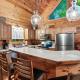 Peaceful Forest Cabin - Hot Tub, Relax & Explore Sevierville - Fotografie 7
