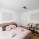 Best Central 2-BR Suite 200 m from Central Station with parking on site, Varšava - Fotografie 1