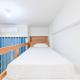 Comfort Studio Room with Bunk Bed at Dave Apartment By Travelio, Depok - Fotografie 8