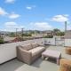 Spacious 4BR Townhouse with Free Parking and Rooftop, Los Angeles - Foto 7