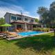 Villa Alchemilla, Jakići