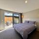 Glenshee Getaway - Modern Wanaka Home - Photo 7