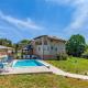 Amazing House With Pool, Medulin
