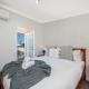 EACO12 - Stylish 1-BR Loft Apt | Spacious, Free WiFi & A/C Mandurah - Photo 2
