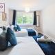 3-Bedroom Serviced House, Free Parking for 2 Cars, Free WiFi By Redwood Stays, Camberley (fotografie 3)