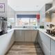 3-Bedroom Serviced House, Free Parking for 2 Cars, Free WiFi By Redwood Stays, Camberley (fotografie 2)