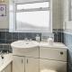 3-Bedroom Serviced House, Free Parking for 2 Cars, Free WiFi By Redwood Stays, Camberley (fotografie 7)