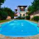 Beachfront Villa Rania with private pool by DadoVillas Halikounas - Foto 8