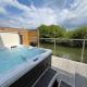 Waveside-Waterside with hot tubResort PoolGym, Padstow - Foto 1