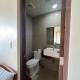 Exec 1BR One Manchester Place with pool, beach pass is P 350 pp, Punta Engaño (foto 4)